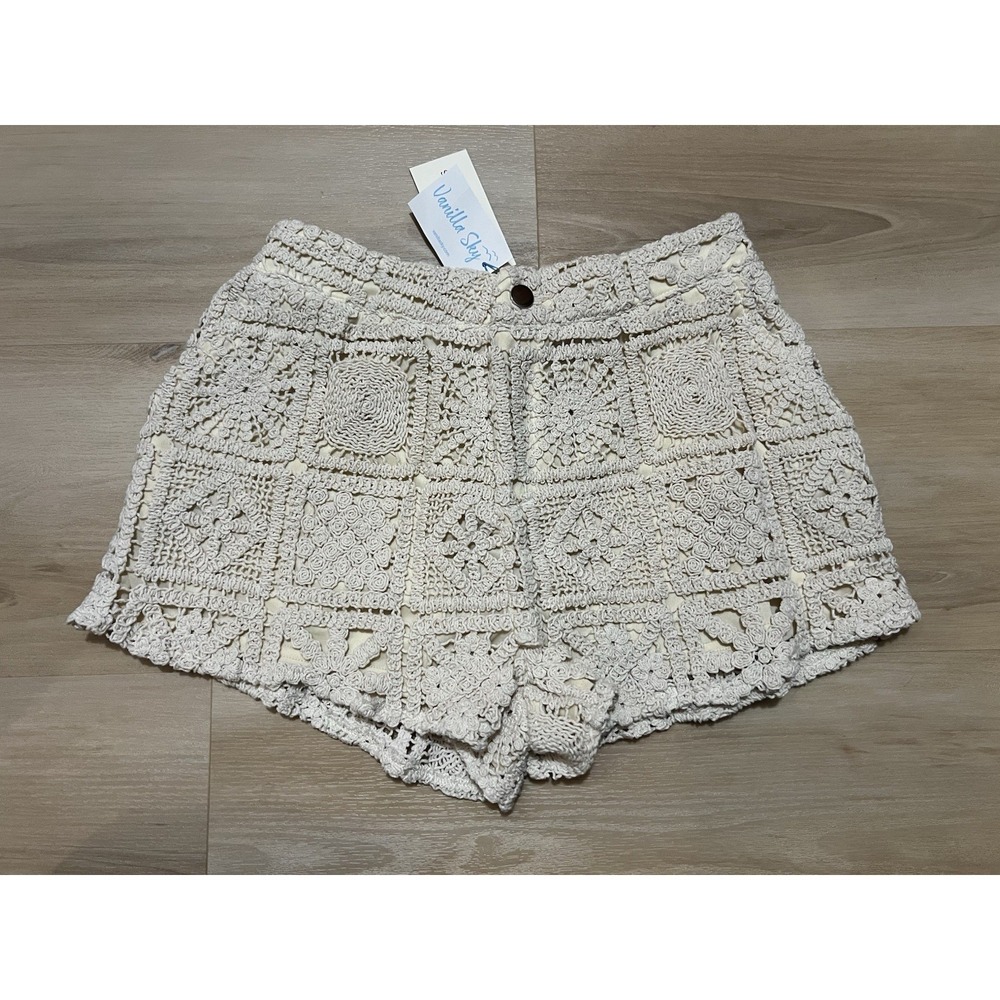 NWT‎ Hot & Delicious Small Beige Crochet Shorts Lined Button Zip Closure